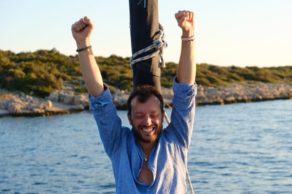 Porte sbattute, calci in culo e vele a segno - N°007